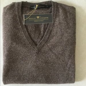 Men’s V neck cashmere sweater Size L